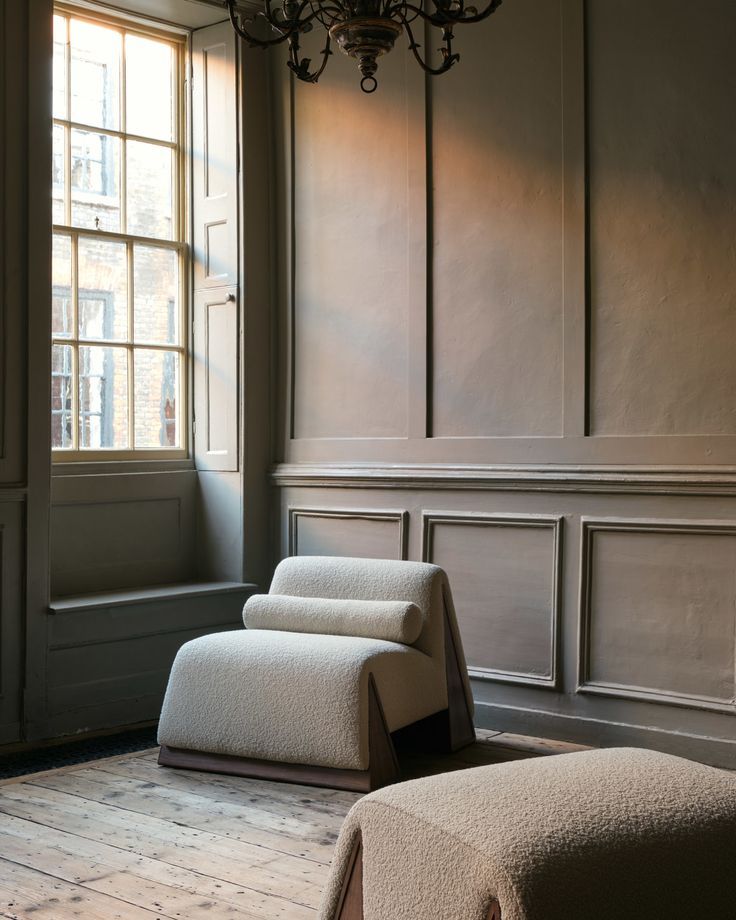 Veyra Chair - Image 5